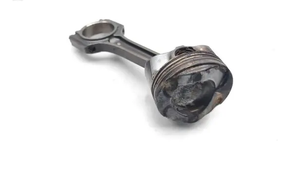 Ford Focus Piston with connecting rod M1DA