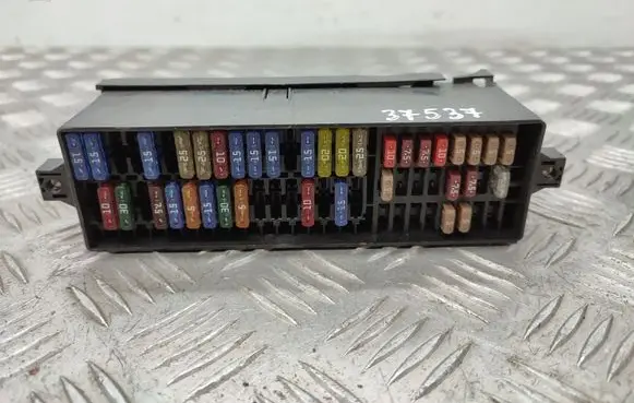 Skoda Fabia Mk2 (5J) Fuse module