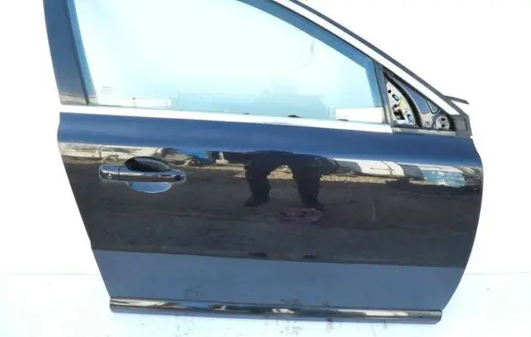Volvo V70 Front door