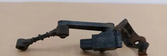 Headlight/headlamp level sensor