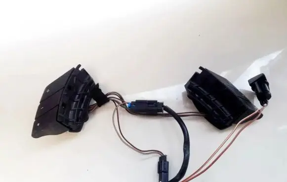 Steering wheel buttons/switches