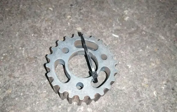 Volkswagen Golf VI Fuel pump gear (pulley) 03L130111E