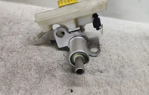 Audi A6 S6 C6 4F Master brake cylinder