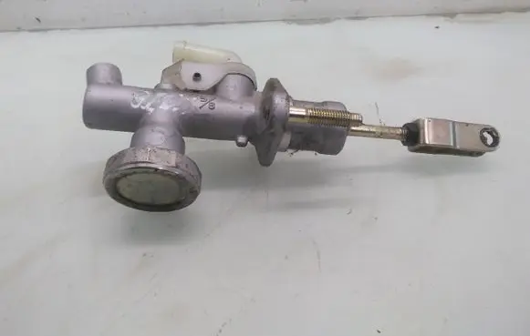 Nissan X-Trail T30 Clutch slave cylinder 