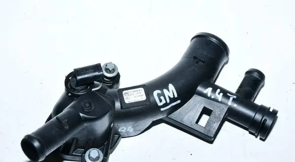 Engine coolant pipe/hose