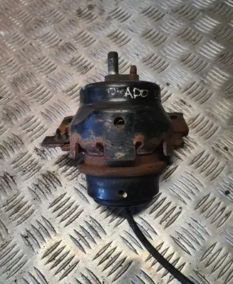 Toyota Land Cruiser (J120) Engine mount bracket