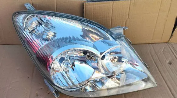 Toyota Corolla Verso E121 Headlight/headlamp 13-84