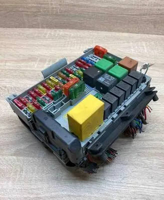 Opel Vectra B Fuse module 09152787 USED