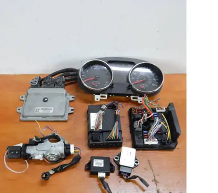 Nissan Qashqai Engine control unit/module MEC932190