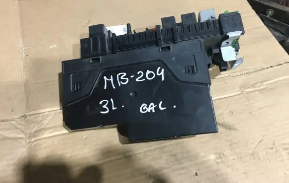 Mercedes-Benz C W204 Fuse module A2129021201 A2049005201 A2045459032