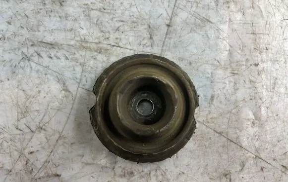 Volkswagen PASSAT B5 Coil spring mount 4d0412377