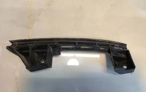 Volkswagen Touran I Front bumper mounting bracket 1T0807889