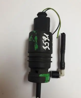 Volkswagen PASSAT B5.5 Windscreen/windshield washer pump