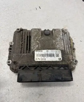 Opel Zafira B Engine control unit/module 55205621 0281013593 1039S18791