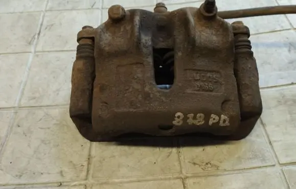Nissan Serena Front brake caliper