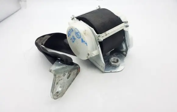 Volkswagen Jetta VI Rear seatbelt 5C6857806