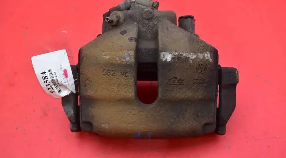 Volkswagen PASSAT CC Front brake caliper 582VL