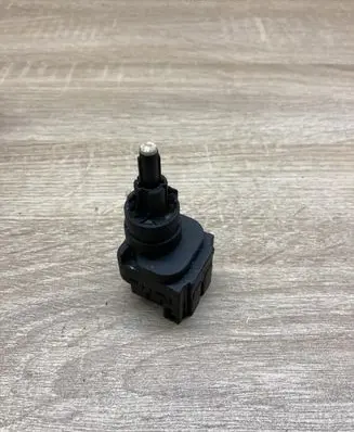 Volkswagen Touareg I Brake pedal sensor switch 6Q0945511