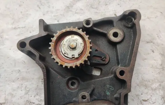 Engine mounting bracket