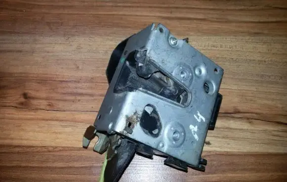 Audi A3 S3 8L Rear door lock 8d0839016a