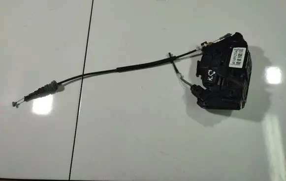 Skoda Superb B6 (3T) Rear door lock 1S4839015B