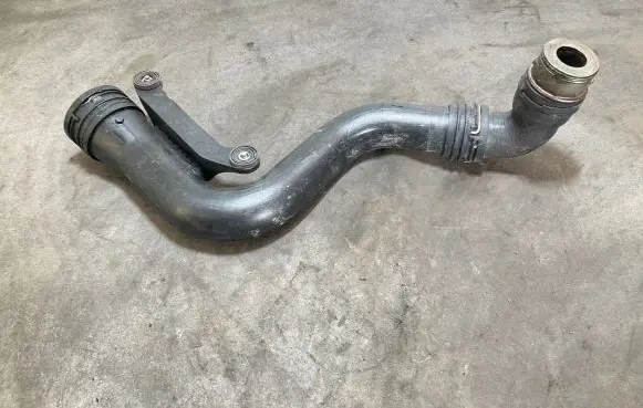Volkswagen Golf V Intercooler hose/pipe 1T0145790B 1K0145762CK