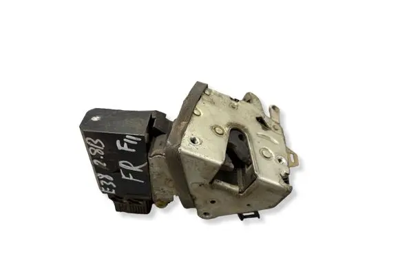 BMW 7 E38 Front door lock 8352165