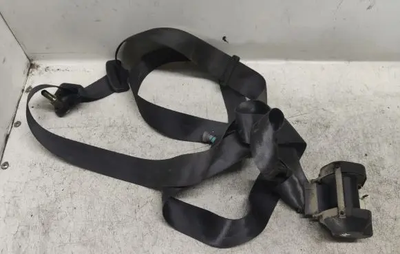 Opel Movano A Rear seatbelt