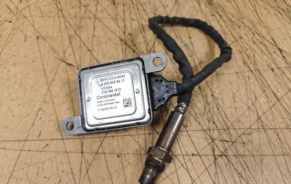 Mercedes-Benz Sprinter W906 Lambda probe sensor A0009058411