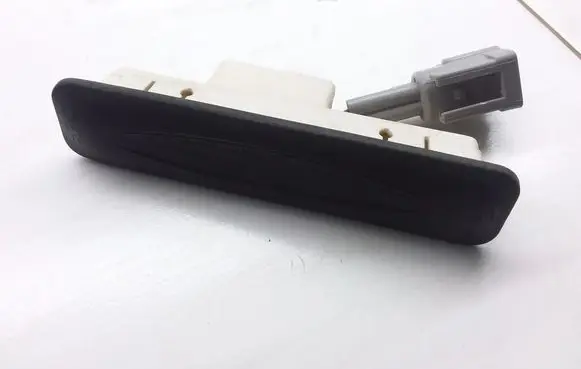 Nissan Primera Tailgate opening switch 