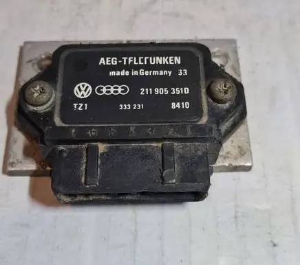 Audi 80 90 B3 Ignition amplifier control unit 211905351D 333231