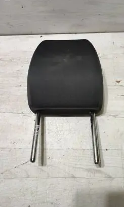 Mazda 3 III Front seat headrest 