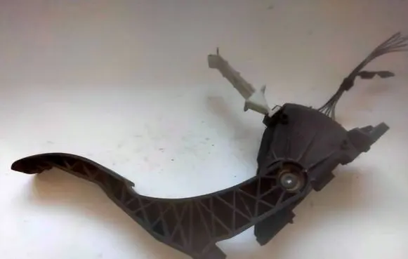Volkswagen Golf IV Accelerator throttle pedal 1J1721503H 6PV00777001