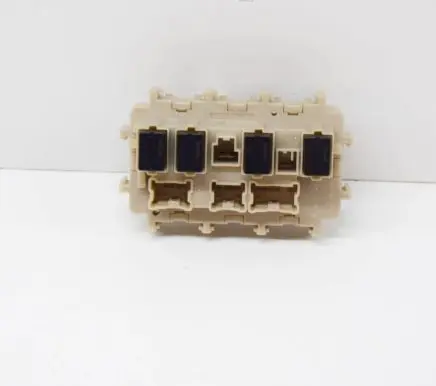 Nissan Qashqai Fuse module 4EB0C C1045