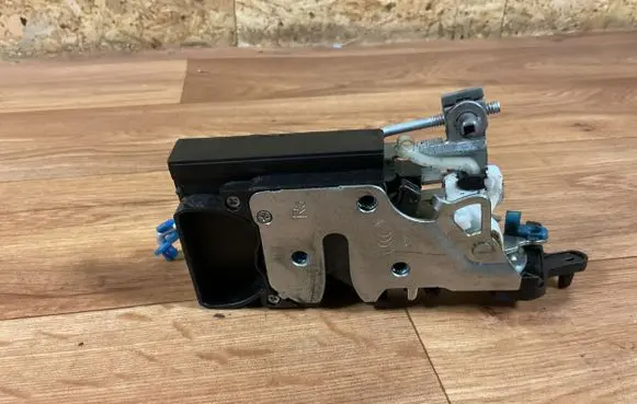 Chevrolet Nubira Rear door lock A046818