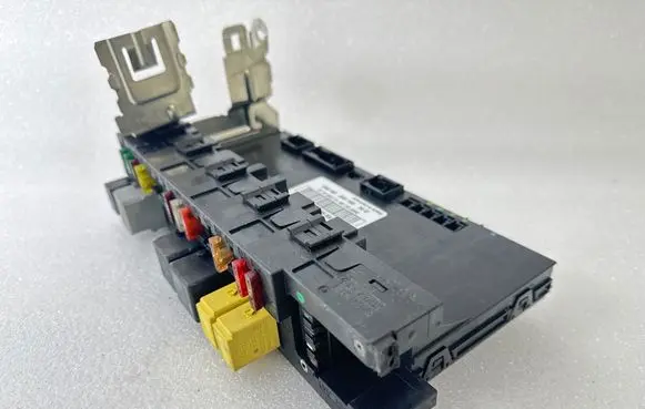 Mercedes-Benz CLK A209 C209 Fuse module 2095450301 5DK00848600