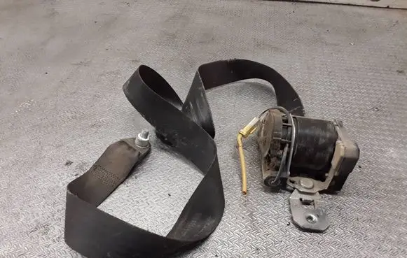Iveco Daily 35.8 - 9 Front seatbelt 