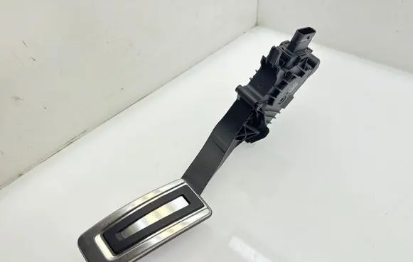 Volkswagen Golf VIII Accelerator throttle pedal 3WB723503