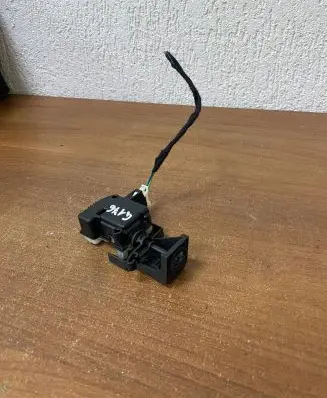 Mercedes-Benz E A207 Fuel tank cap lock motor A2048200072 G176