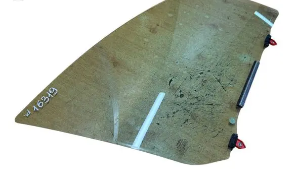 Toyota Yaris Front door window glass four-door 681100D191 E143R001583 43R001583