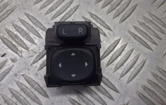 Toyota Avensis T270 Wing mirror switch