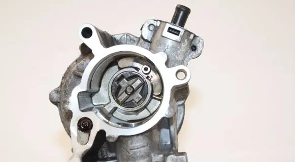 Audi A3 S3 8P Vacuum pump 06J145100B