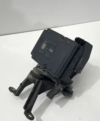 Mercedes-Benz C AMG W204 ABS Pump A1729014100 10092623683 10061937511