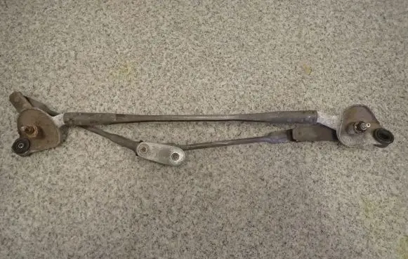 Toyota Corolla E120 E130 Front wiper linkage 