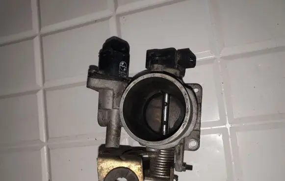 Renault Scenic I Throttle valve 7700861679J