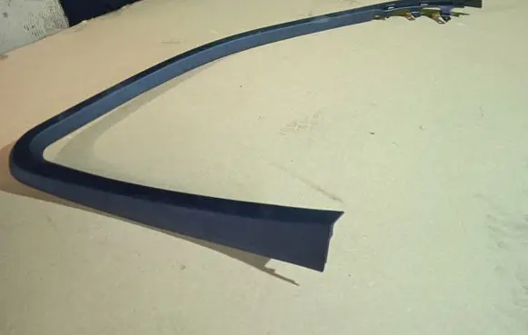 Mercedes-Benz GLE (W166 - C292) Front door window/glass frame A1667270178