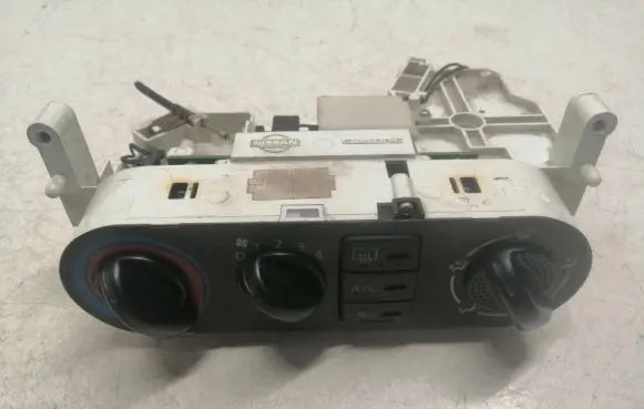 Nissan Almera N16 Climate control unit