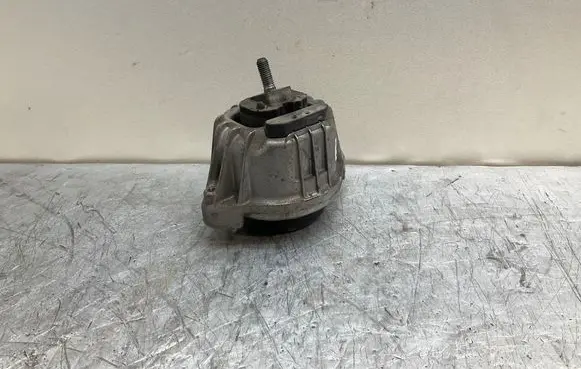 Engine mount bracket
