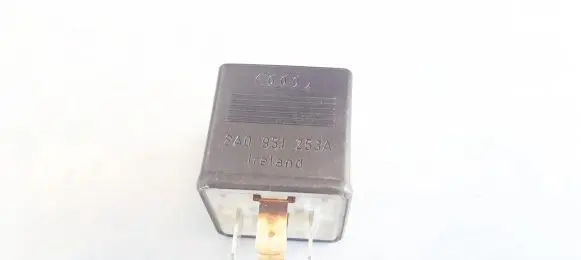 Audi A6 S6 C4 4A Other relay 8a0951253a 899585