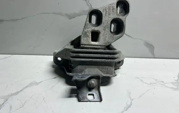 Mercedes-Benz A W176 Engine mount bracket A1S19CD3